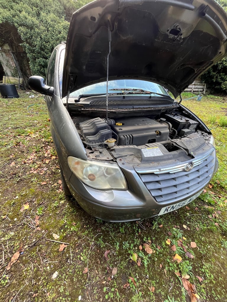 image for Chrysler voyager for spares or repair