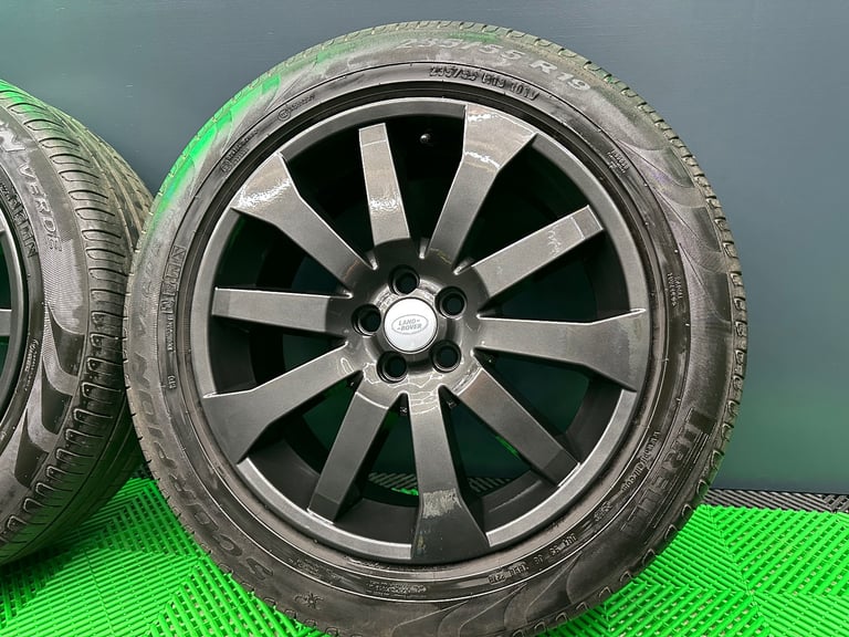 Land Rover Freelander 2 19 inch HST’s powder coated Technical Grey Alloy wheels & Pirelli tyres!