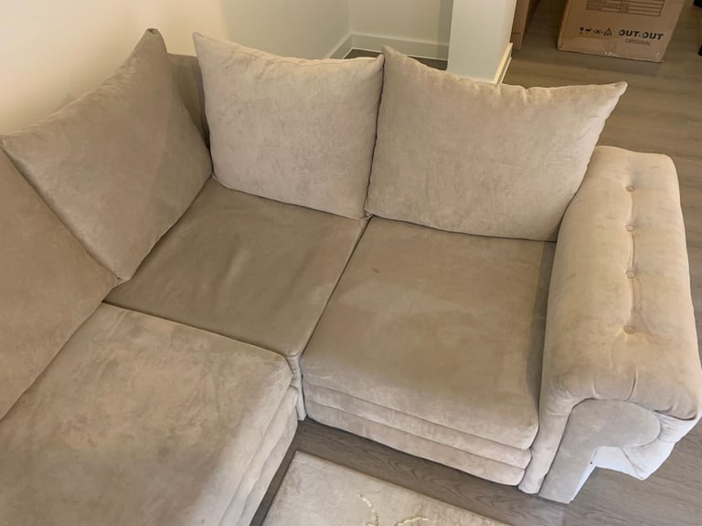 🛋️ Need gone asap – Right-Hand 4-Seater Corner Sofa – Only 6 Months Old – FREE Local Delivery