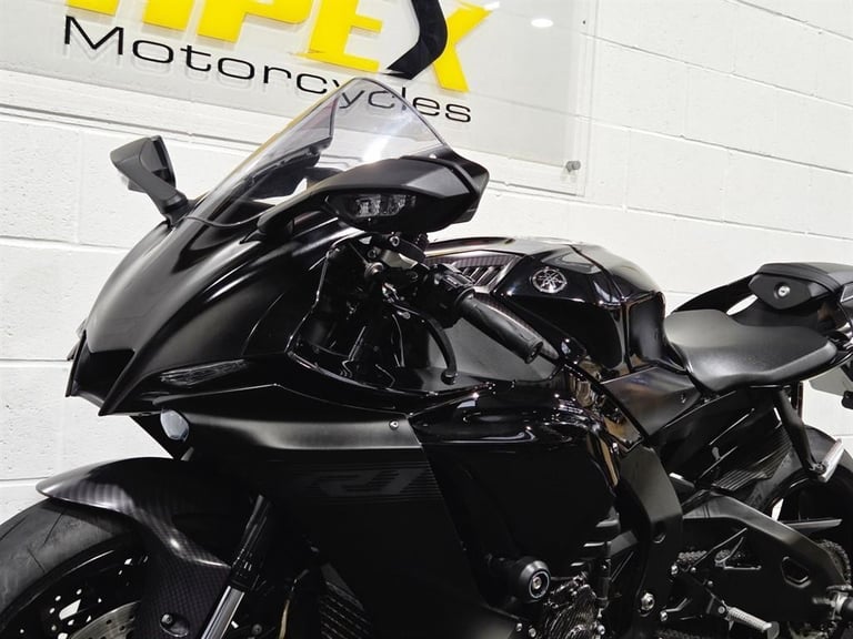 Yamaha R1 FULL SPARK EXHAUST! CARBON EXTRAS! LOVELY CONDITION! LOW