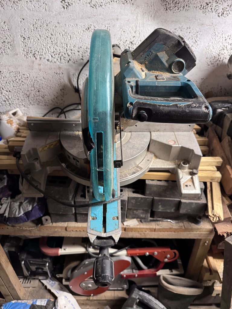 Makita Chop Saw & Stand 
