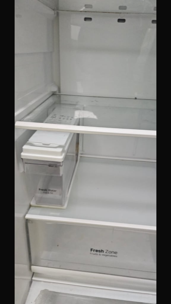 LG black American fridge freezer. In excellent working condition. At very reasonable price. 