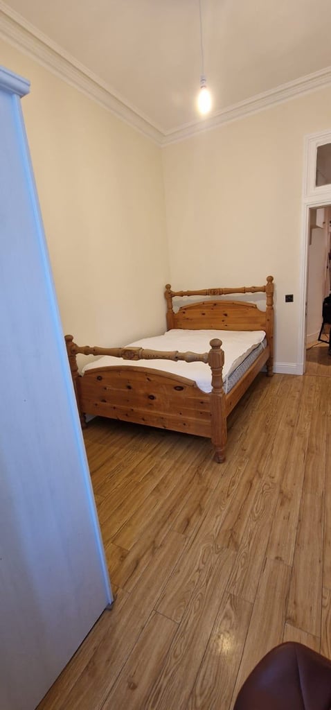 Lovely Double Room Recently within flat share in Holyrood, City Centre