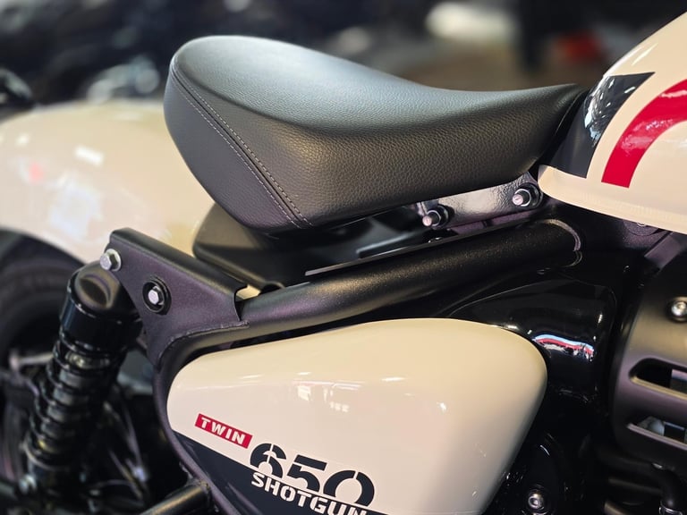 2025/75 ROYAL ENFIELD SHOTGUN 650cc EURO 5 2025 MODEL 5 MILE'S 