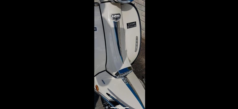 Royal Alloy GP 200 LC scooter