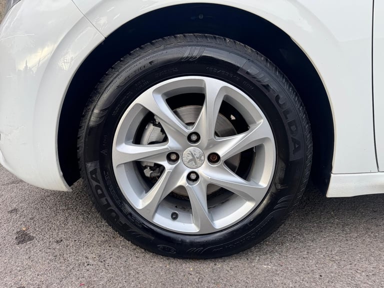  Peugeot 208 1.2 VTi Active Euro 5 5dr Petrol Manual