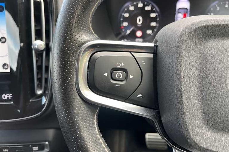 2020 Volvo XC40 2.0 B4P R DESIGN Pro 5dr Auto ESTATE PETROL Automatic