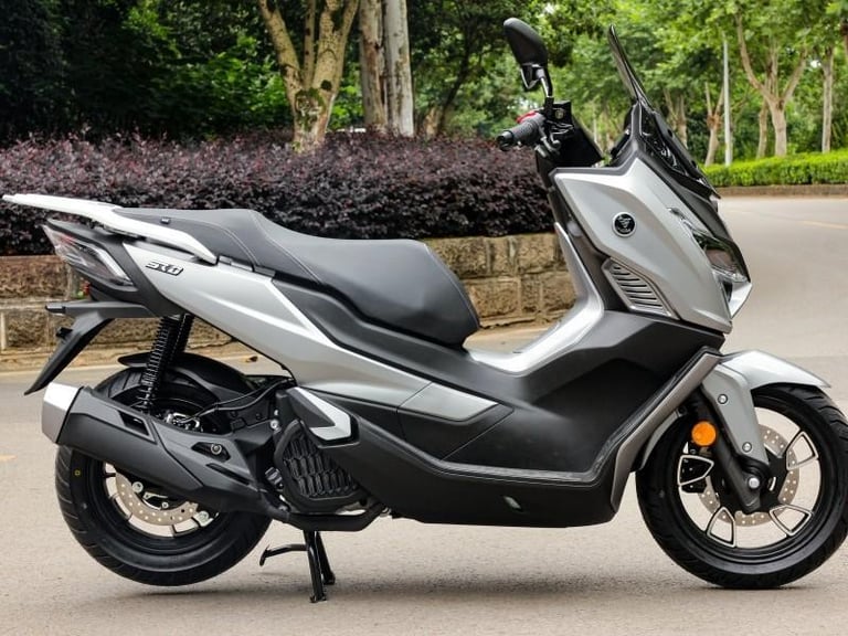 Voge SR1 Prestigious 125cc Scooter