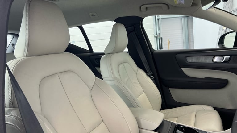 2022 Volvo XC40 2.0 B4P Plus Dark 5dr AWD Auto ESTATE PETROL Automatic