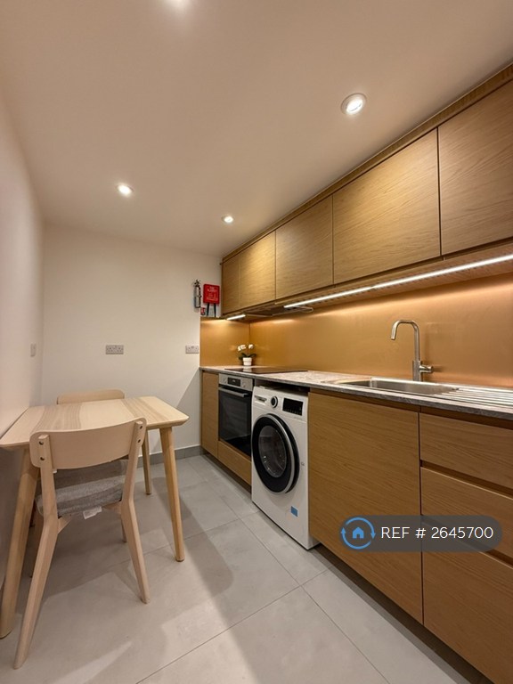 image for 4 bedroom flat in North Gower Street, London, NW1 (4 bed) (#2645700)