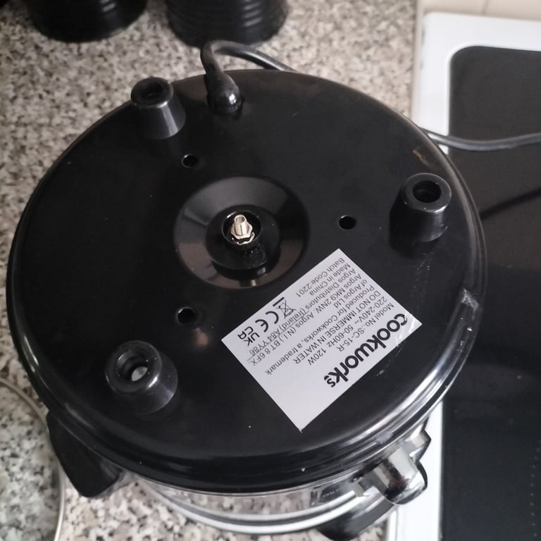 Slow cooker 