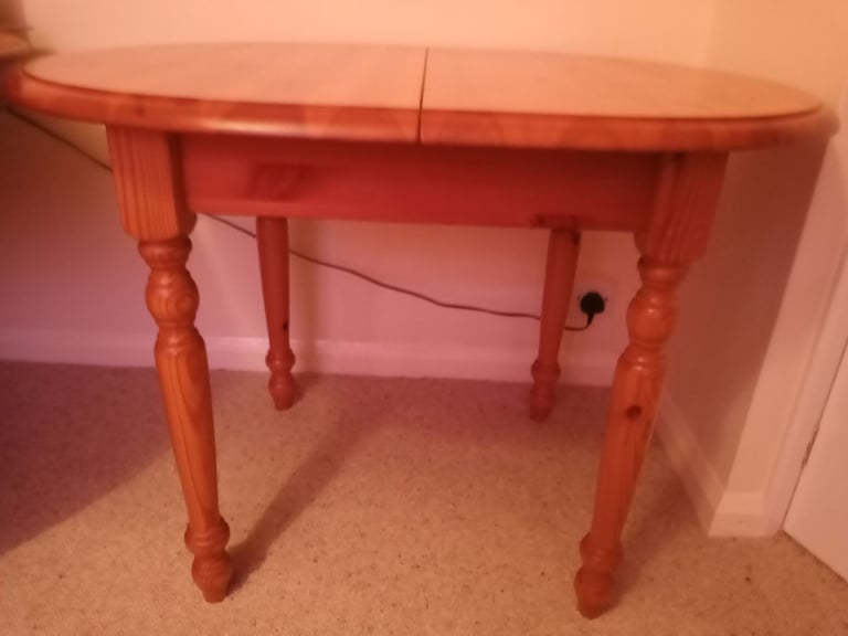 Dinning table and chairs 