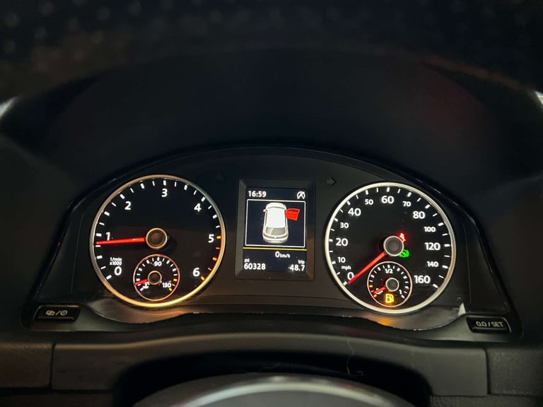 2015 Volkswagen Tiguan 2.0 Tiguan R-Line Edition TDI BlueMotion Technology 4Motion Semi-Auto 4WD ...