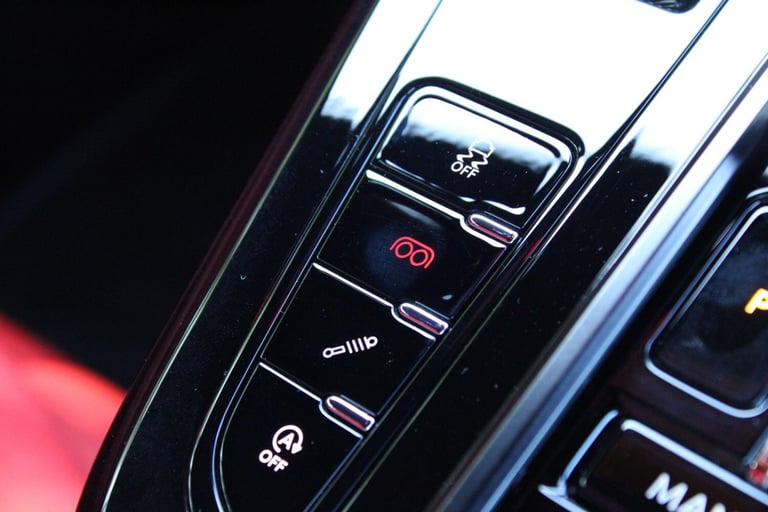 2024 Aston Martin Vantage 4.0 V8 Coupe 2dr Petrol Auto Euro 6 (665 ps) HATCHBACK Petrol Automatic