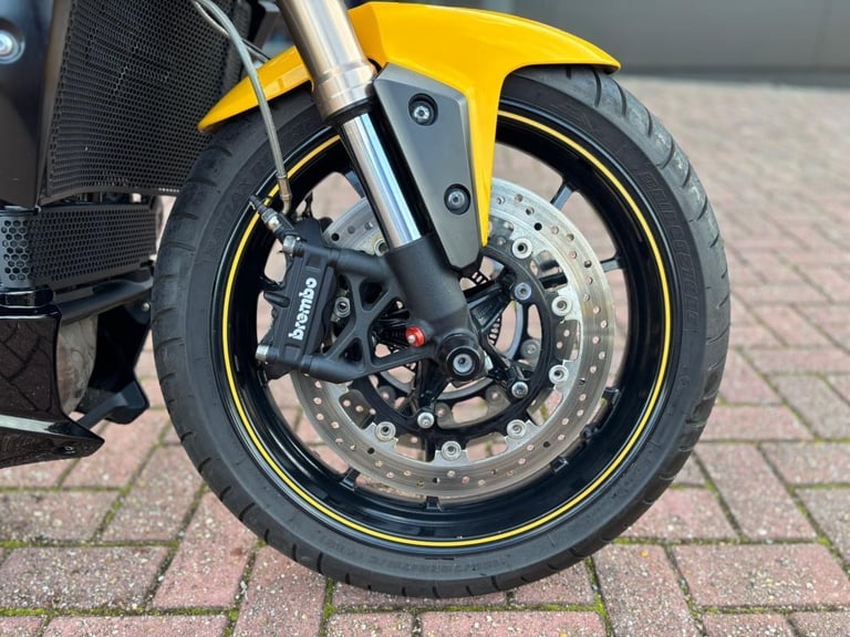 2015 TRIUMPH SPEED TRIPLE 1050 - TWIN AKRA'S - 6 STAMPS - 12 MONTHS MOT