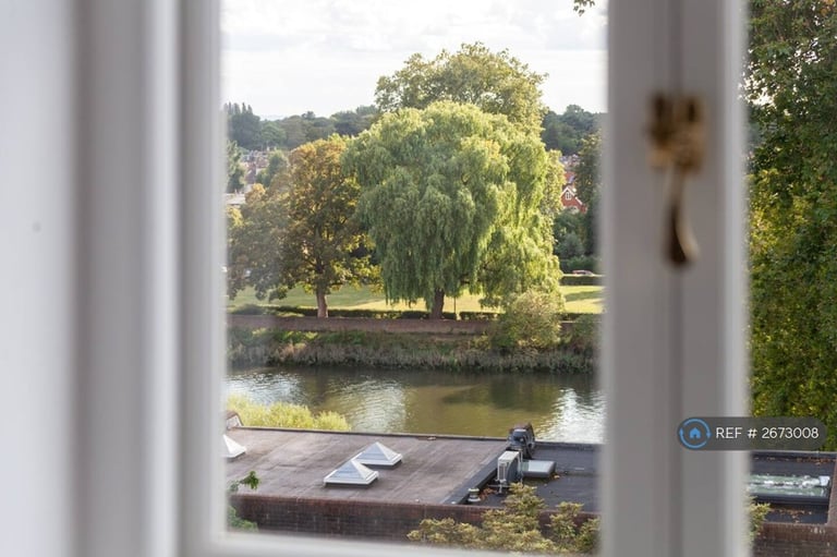 3 bedroom flat in Hill Rise, Richmond, TW10 (3 bed) (#2673008)