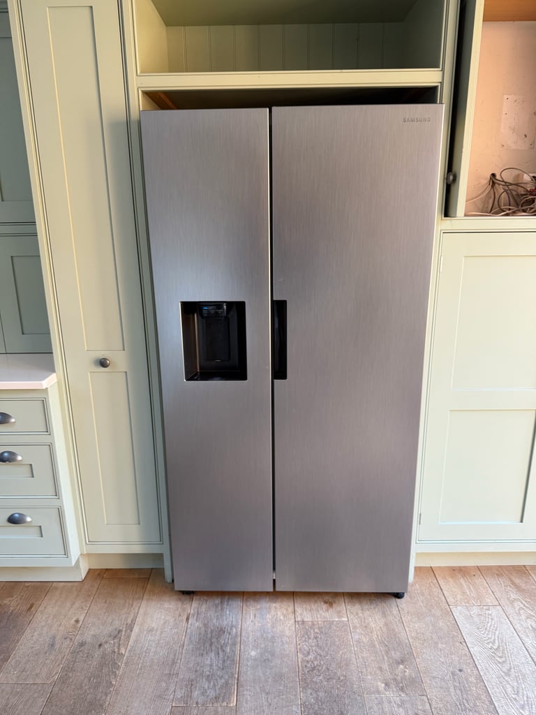 image for Samsung American Fridge Freezer with water and Ice