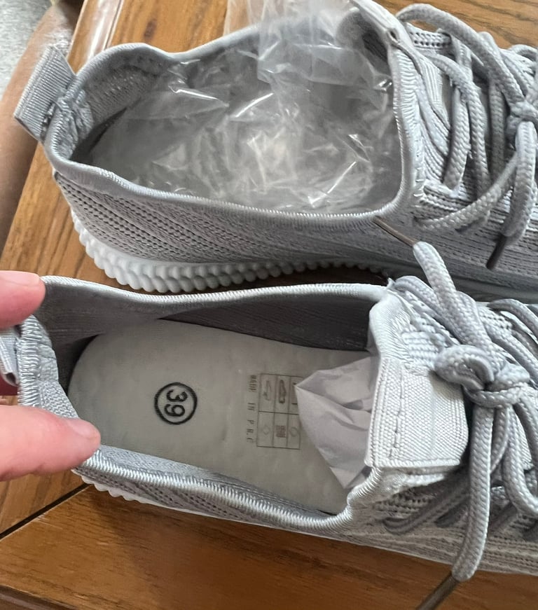 Brand new size 6 trainers 