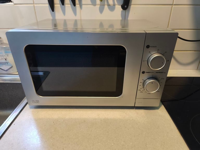 Microwave GEORGE 700 W * Like New