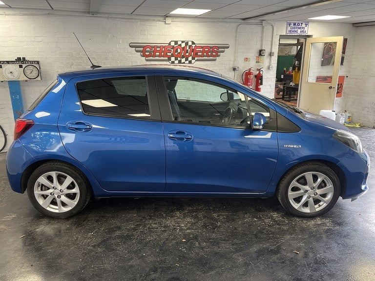 2016 Toyota Yaris VVT-h Excel Hatchback HYBRID Automatic