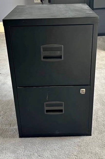 Quick sale small filing cabinet with key for sale 