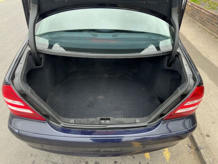 2004 04 MERCEDES-BENZ C-CLASS 2.1 C200 CDI AVANTGARDE SE SALOON 4DR DIESEL AUTOM