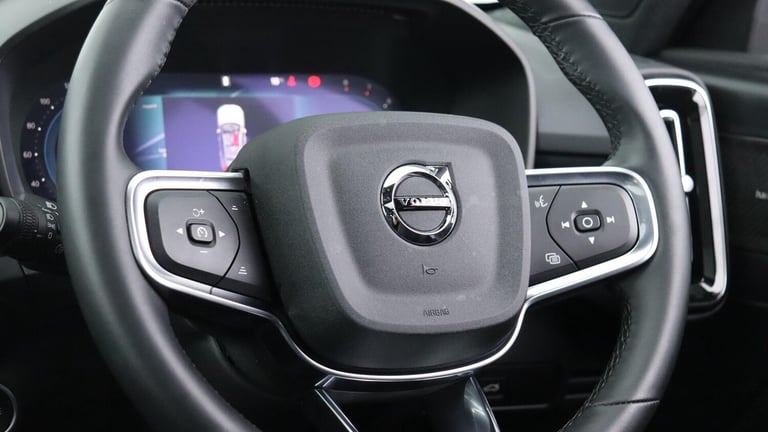 2025 Volvo XC40 B4 (P) Ultra Dark (Sunroof, Pilot Assist, 21' Alloys, BLIS) ESTATE Petrol/Electri...