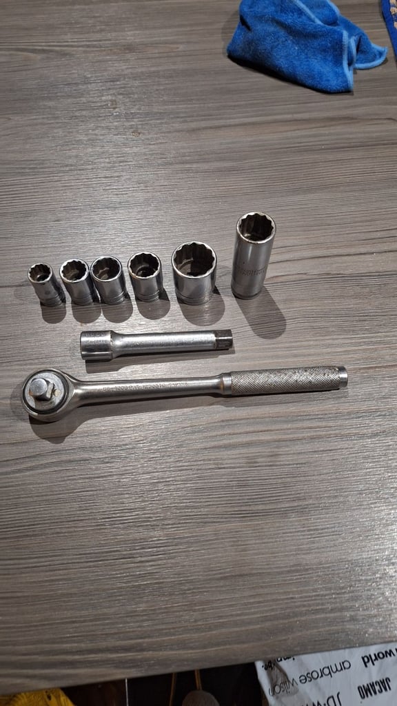 Ratchet /  Sockets / Extension. 