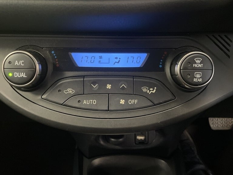 2016 Toyota Yaris VVT-h Excel Hatchback HYBRID Automatic