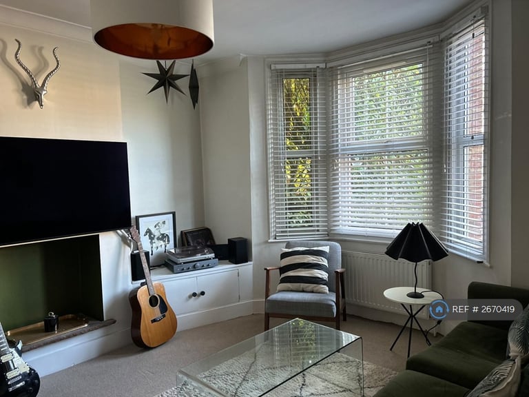 3 bedroom house in West Molesey, West Molesey, KT8 (3 bed) (#2670419)