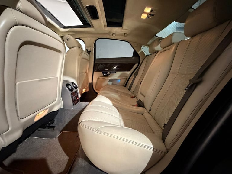 2011 61 JAGUAR XJ PORTFOLIO 3.0 DIESEL V6 AUTOMATIC 4 DOOR SALOON FULLY LOADED