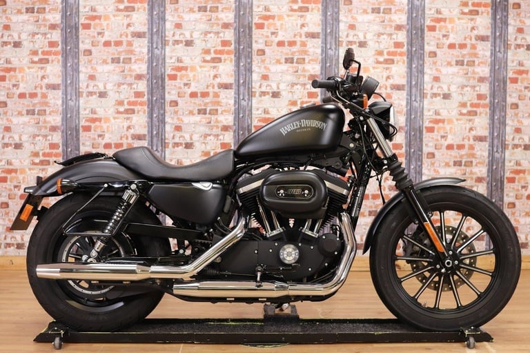 2015 HARLEY DAVIDSON XL 883 N SPORTSTER IRON - 4,004 MILES AND 1 OWNER! SUPERB!!