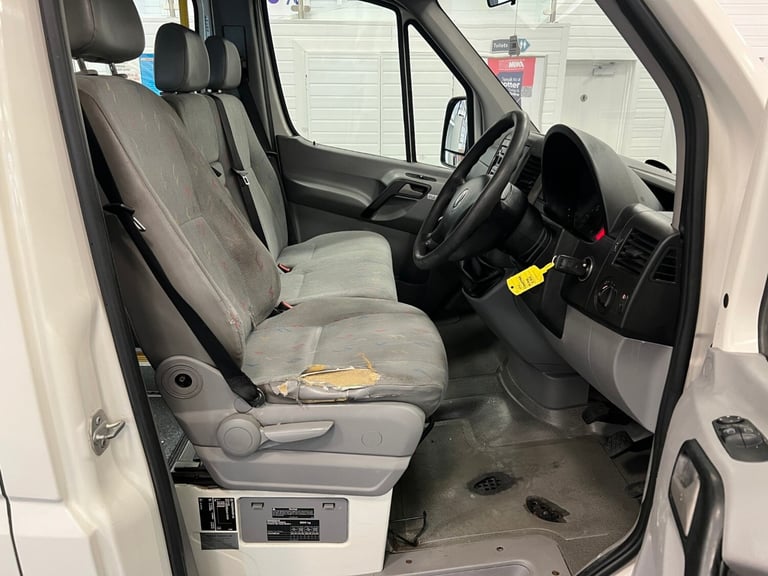 2010 - 10 - VOLKSWAGEN CRAFTER CR35 2.5TDI BLUE 108PS 8 SEAT DISABLED MINIBUS