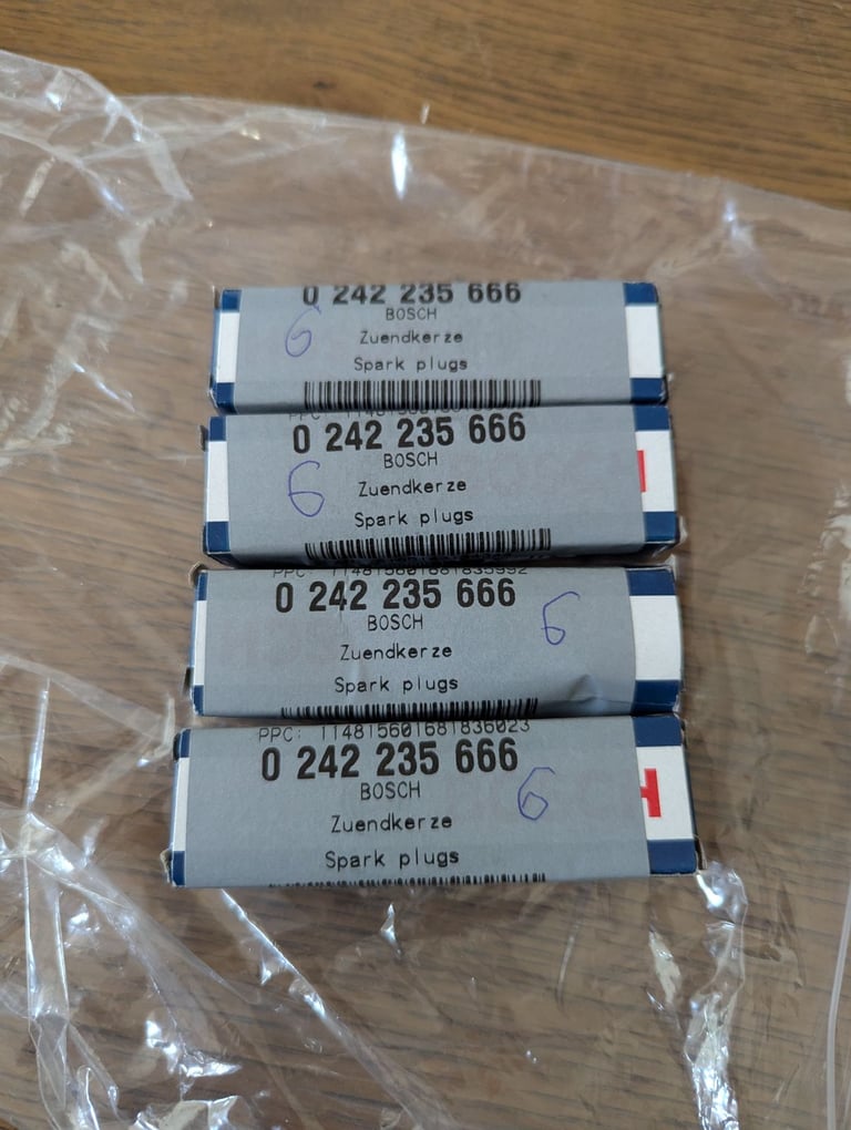 Bosch Spark Plugs x4