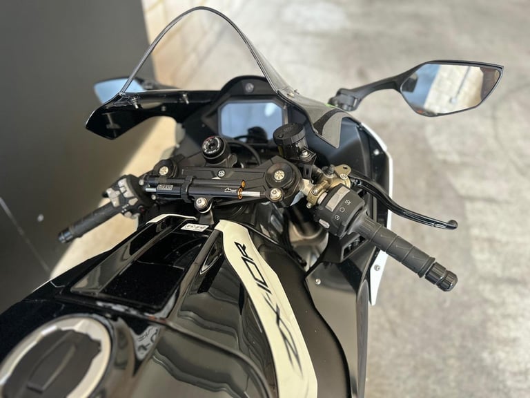 STUNNING ONE OWNER 2024/24 KAWASAKI ZX-10R MOTORCYCLE 