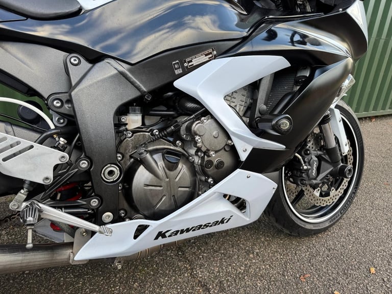 Kawasaki ZX6R 636 White and Black 23k Austin Racing Full System 2013 