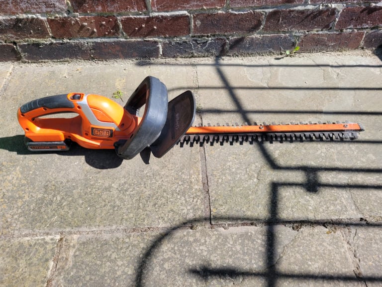 Black and Decker Hedge trimmer