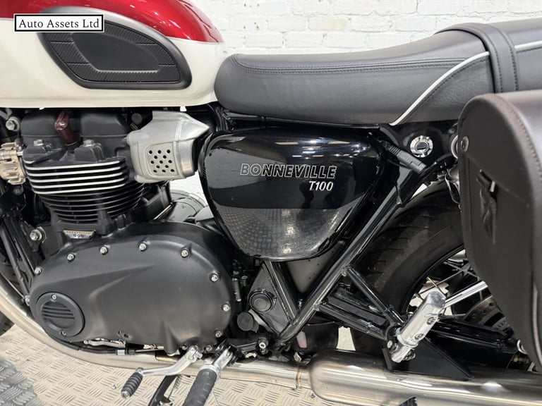 2024 Triumph BONNEVILLE Bonneville T100 (21MY) Roadster/Retro PETROL Manual