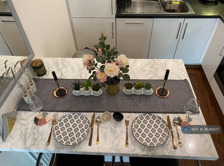 1 bedroom flat in Burgoyne House, Brentford, TW8 (1 bed) (#2639207)