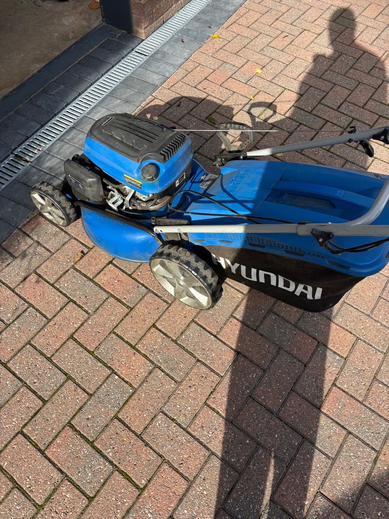 Hyundai HYM510SP Self - Propelled Petrol Lawnmower