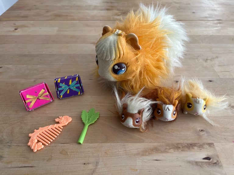 Little Live Pets Soft Interactive Mama Guinea Pig Set
