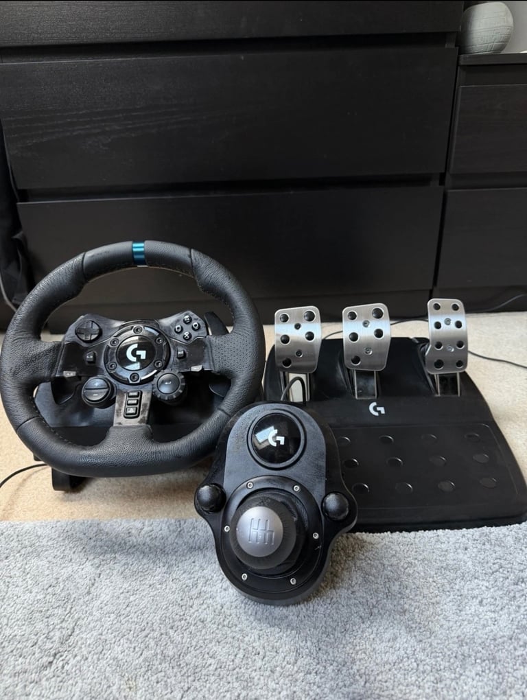 PS5 Logitech G923 Steering Wheel + Pedals + Gear Stick