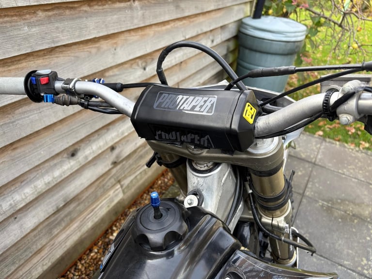 2008 / 08 Yamaha WR250F £2750 Blue 7595 miles.