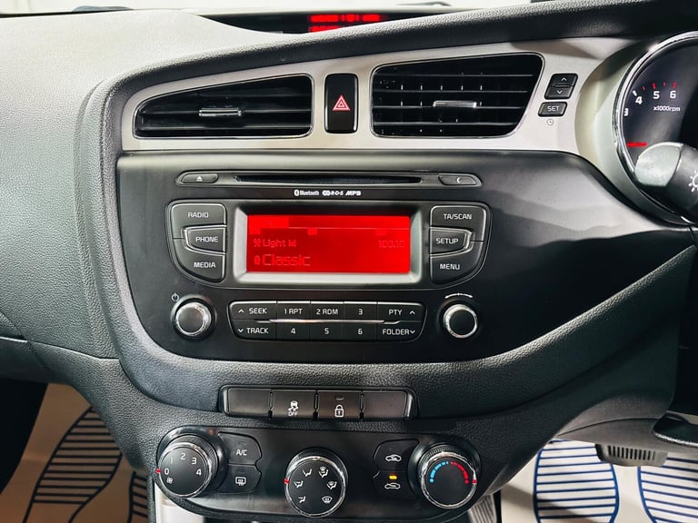 2013 Kia Ceed 1.6 CRDi 2 Auto Euro 5 5dr HATCHBACK Diesel Automatic