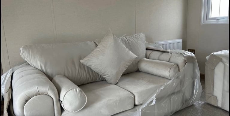 image for Brand new sofa set 3 & 2 seater plush velvet luxury suite still in packaging  