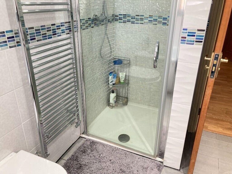 In Family House 1st Floor Double Room Share Shower Kitchen Includes Bills Near Tube Bus Park