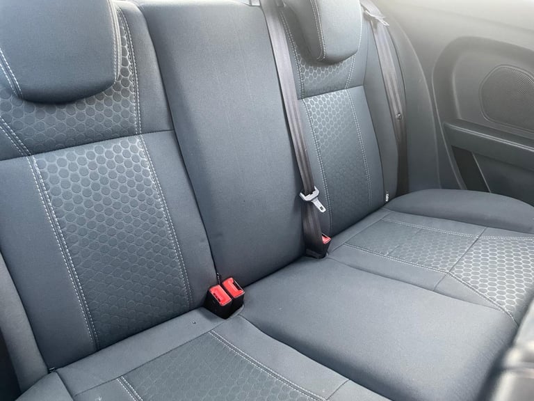 FORD FIESTA 1.2 ZETEC 12 REG WHITE 3 DOOR 12 MONTHS MOT TAX £165 LOW INSURANCE 50+MPG