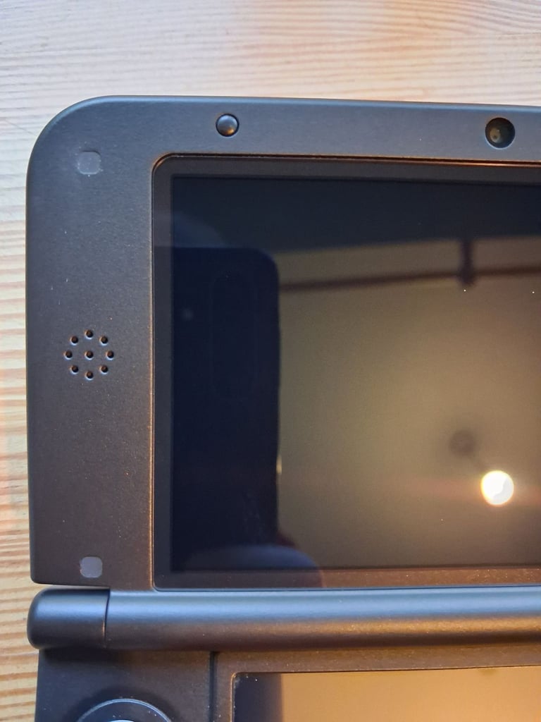 Silver Nintendo 3DS XL Package. Excellent condition. No scratches. Barely used.