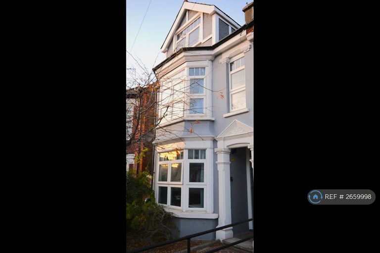1 bedroom in Kent Road, Gravesend, DA11 (#2659998)