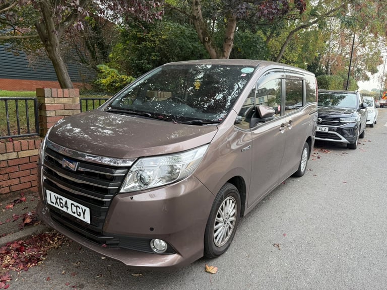 image for 2014 64, TOYOTA NOAH 1.8i HYBRID 7 SEATER AUTOMATIC, 122K, MOT 2026, PCO REGISTERED, ULEZ FREE